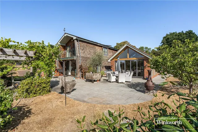 St. Anns Hill Road, Chertsey, Surrey, KT16, photo 1