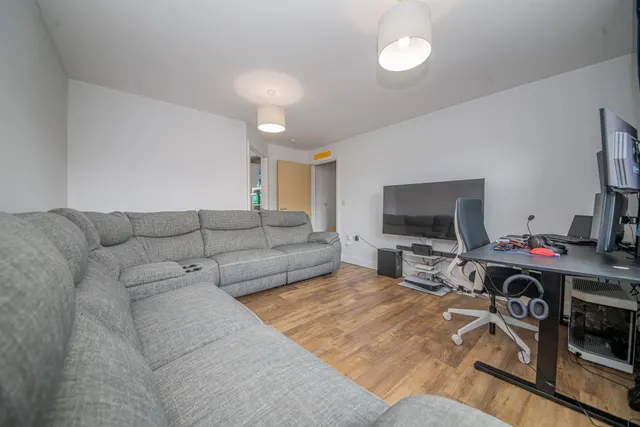 Photo 2 — Allbrook Hill, Eastleigh, SO50 4JQ