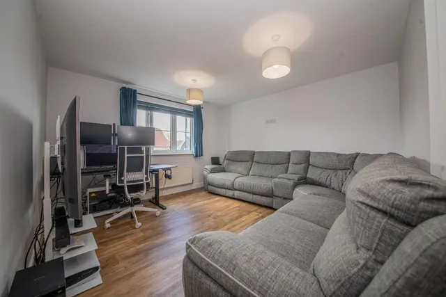 Photo 3 — Allbrook Hill, Eastleigh, SO50 4JQ