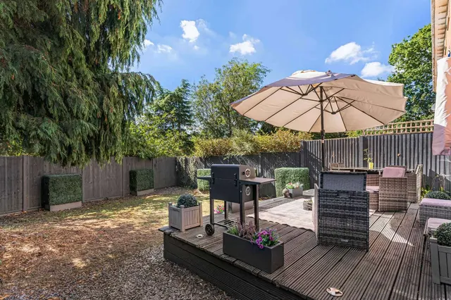 Regency Close, London, W5, photo 2