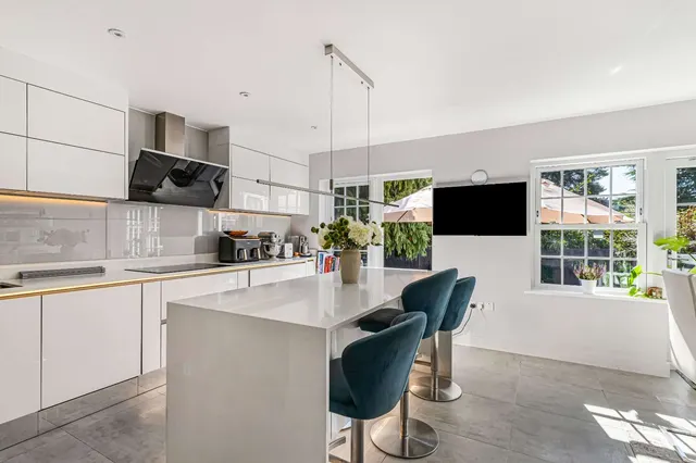 Regency Close, London, W5, photo 1