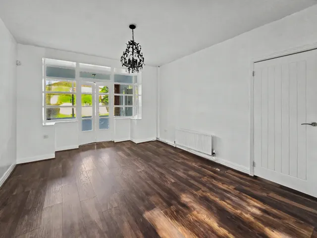 Balmoral Avenue, Whitefield, M45, photo 3