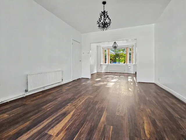 Balmoral Avenue, Whitefield, M45, photo 2
