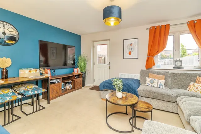 Chapel Drive, Aston Clinton, HP22, photo 3