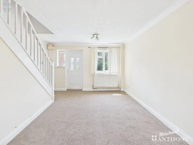 Photo 2 — Parrot Close, AYLESBURY, HP21 8UU