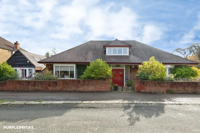 Warren Pond Road, London, E4, photo 1