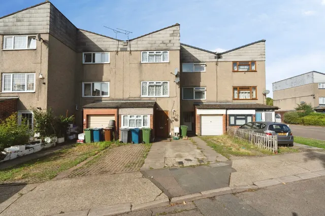 Dobbin Close, Harrow, HA3, photo 1