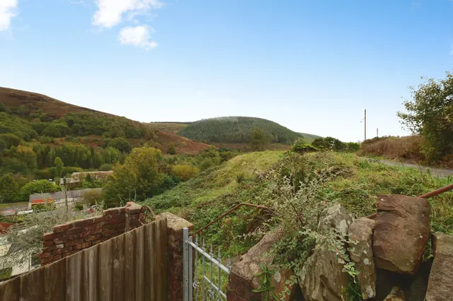 Cardiff Street, Bridgend, CF32, photo 3