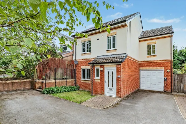 Hall Lane, Horsforth, LS18, photo 1