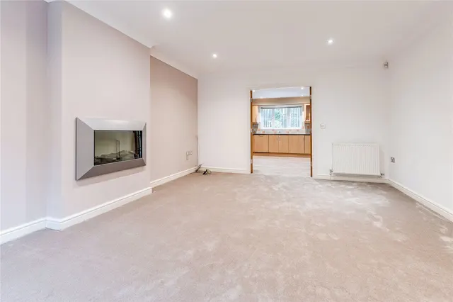 Hall Lane, Horsforth, LS18, photo 3