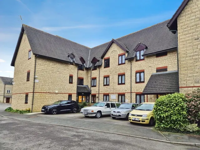 Wesley Court, Stroud, photo 1