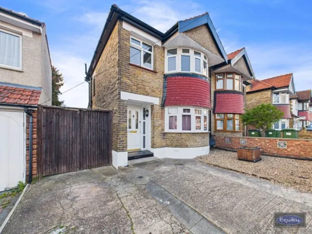 Photo 3 — Totnes Road, Welling, DA16