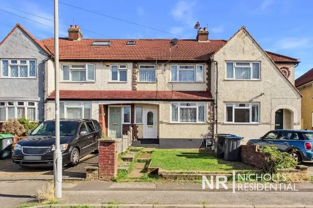 Hartfield Road, Chessington, KT9, photo 1