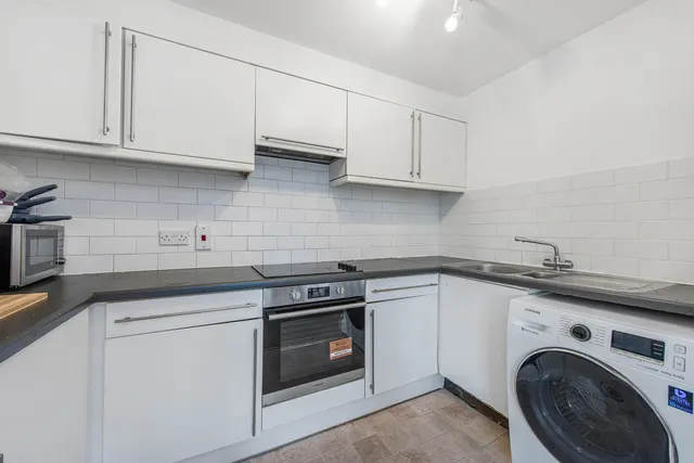 Photo 3 — 11-22 Kempton Court, 2 Durward Street, London