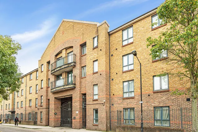 11-22 Kempton Court, 2 Durward Street, London, photo 1