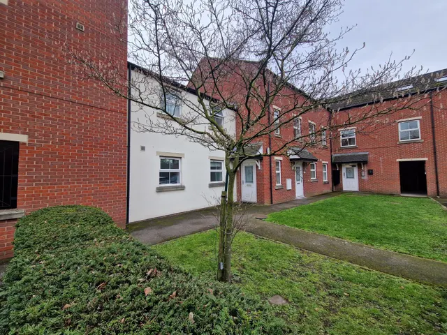 Knottingley, WF11, photo 1