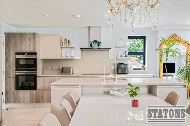 Photo 3 — Loring Road, Whetstone, London, N20 0UH