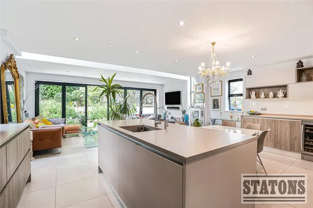 Photo 2 — Loring Road, Whetstone, London, N20 0UH