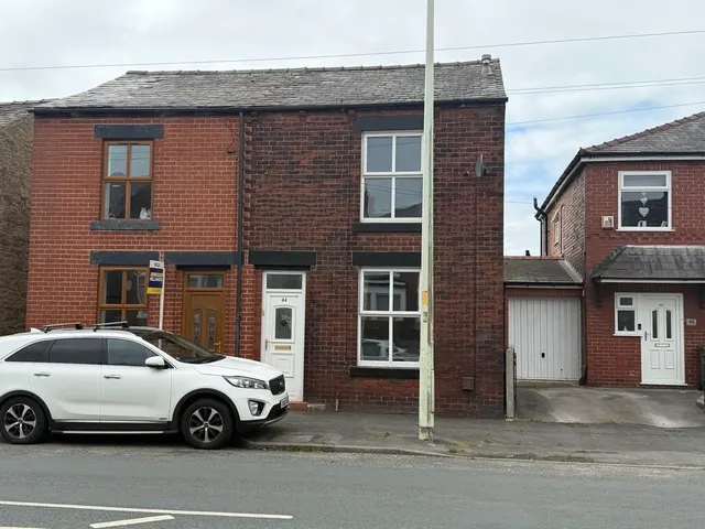 To LetChorley Road, Heath Charnock, photo 1