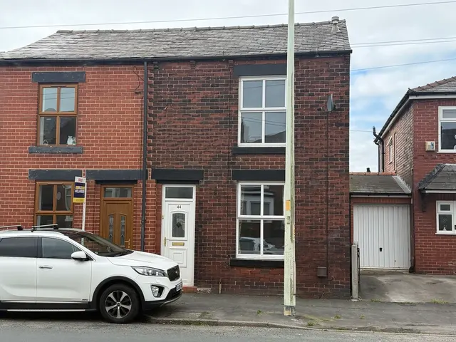To LetChorley Road, Heath Charnock, photo 2