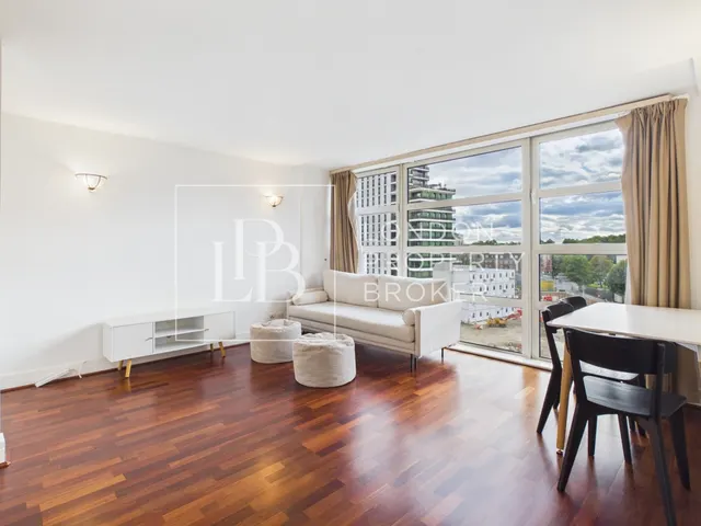 Buckingham Palace Road, London, SW1W, photo 1