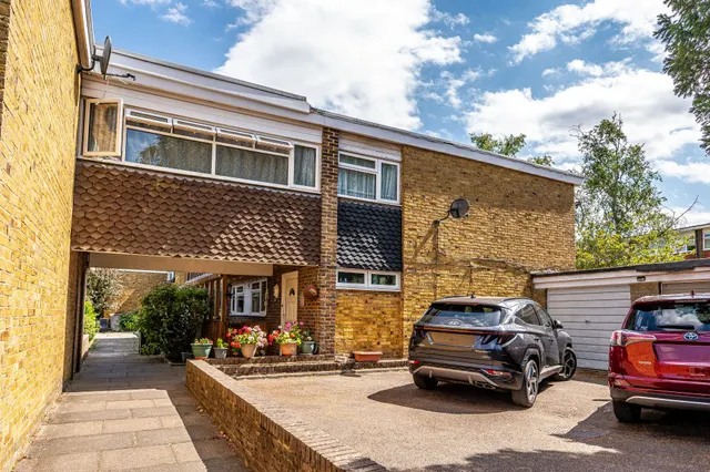 10 Bracewood Gardens, Croydon, photo 1