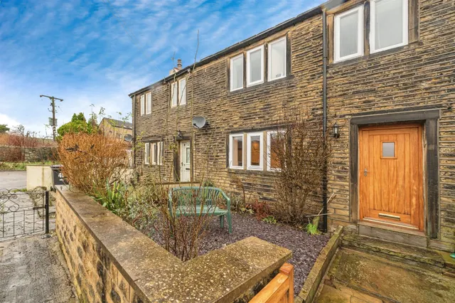 Crosland Hill Road, Huddersfield, photo 1