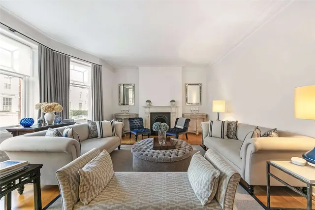 Wynnstay Gardens, London, W8 6UP, photo 1