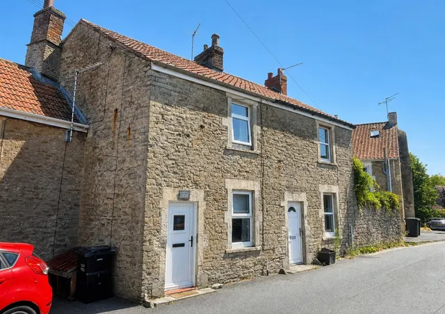 3 Robins Lane, Frome, Somerset BA11 3ES, photo 1