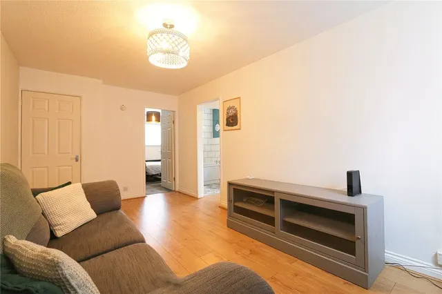 Broadhurst, Denton, M34, photo 2