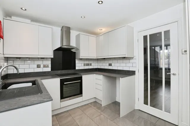 Broomfield Close, Winsford, CW7, photo 3
