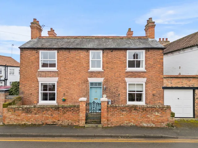 Ivy House, Hoveringham, photo 1