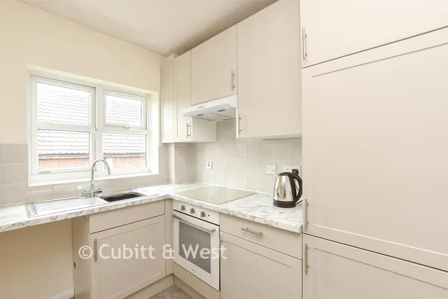 Victoria Road, Horley, RH6, photo 3
