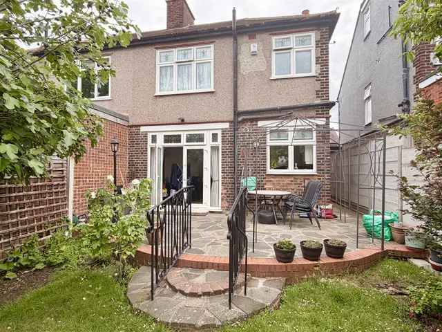 Photo 3 — Galsworthy Avenue, Romford, Essex RM6 4PX