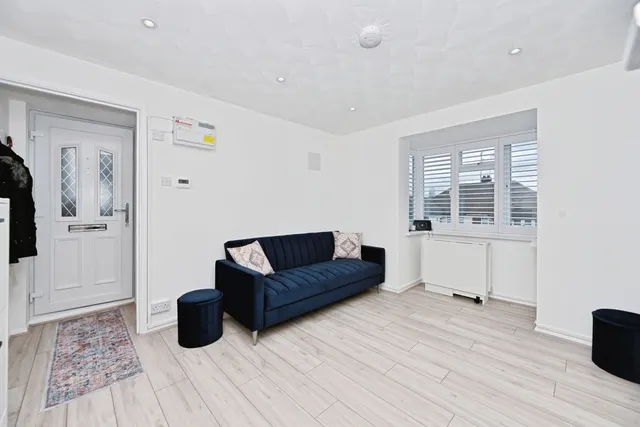Photo 3 — Mount Pleasant Road, Luton, Bedfordshire, LU3