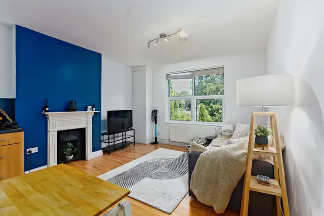 Norbury Crescent, Norbury, SW16, photo 1