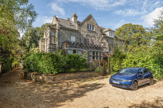 Rew Lane, Chichester, PO19, photo 1