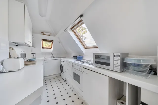 Rew Lane, Chichester, PO19, photo 2
