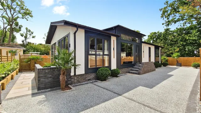Hermitage Park, Warfield, Bracknell, Berkshire, RG42 6AS, photo 1