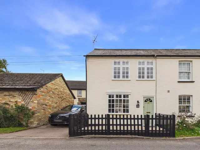 3 bedroom house, High Street, Hinxworth, SG7