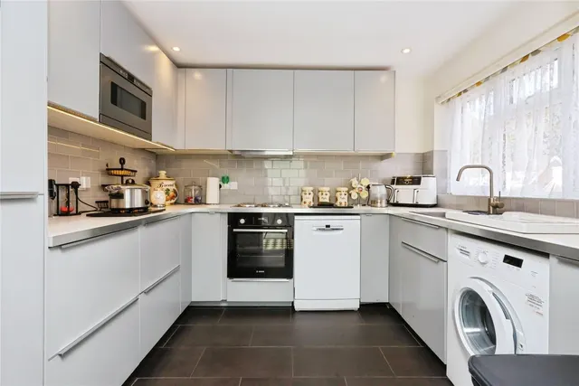 Hunters Way, Uckfield, TN22, photo 3