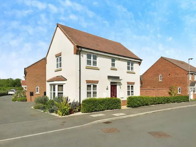 Ayrton Drive, Castle Donington, photo 1