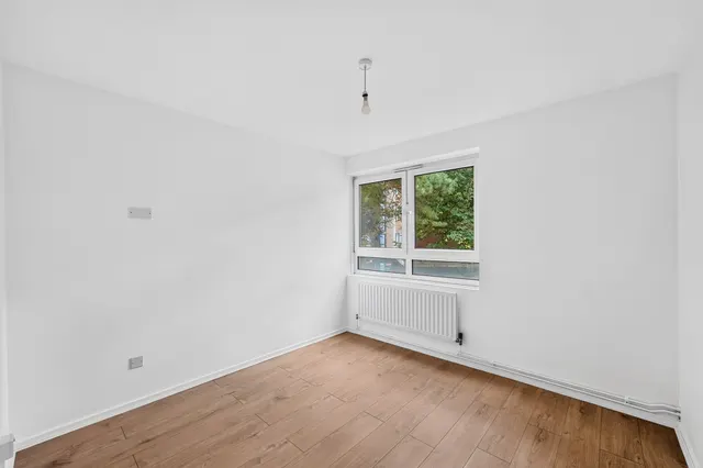 Photo 3 — Keevil Drive, London