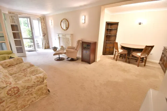 Alexandria Court, BH22, photo 3
