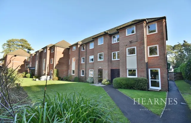 Alexandria Court, BH22, photo 1
