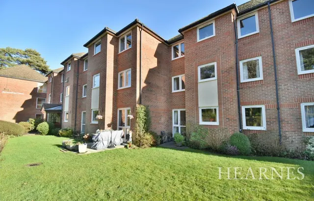 Alexandria Court, BH22, photo 1