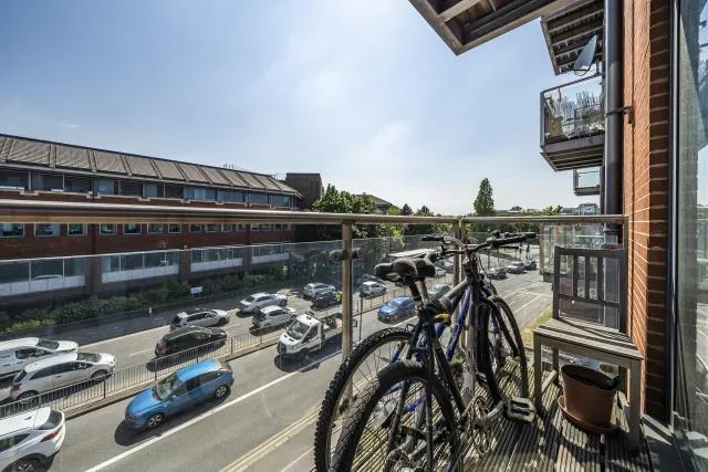 Bath Road, Slough, SL1, photo 1