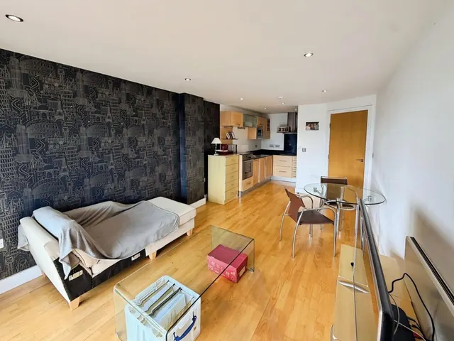 MacKenzie House, Leeds Dock, LS10, photo 3