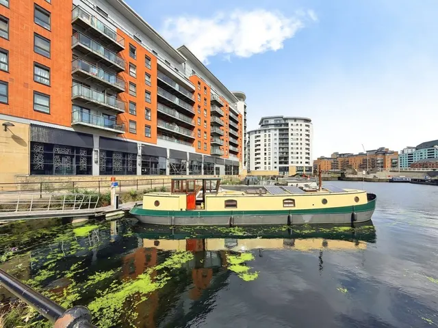 MacKenzie House, Leeds Dock, LS10, photo 1