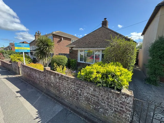 2 bedroom house — Kingsnorth Road, Ashford, TN23